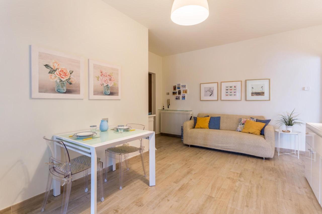 La Terrazza Apartment บรูนาเต ภายนอก รูปภาพ