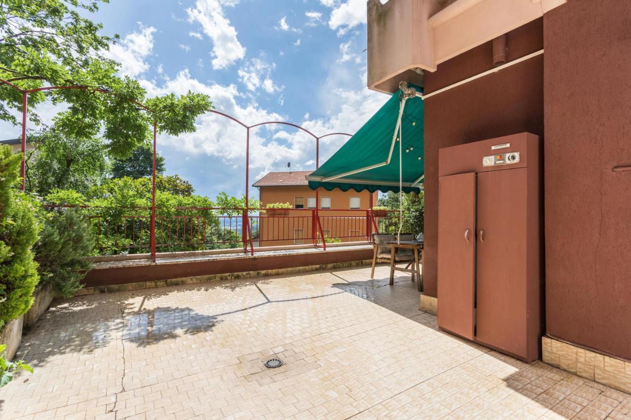 La Terrazza Apartment บรูนาเต ภายนอก รูปภาพ